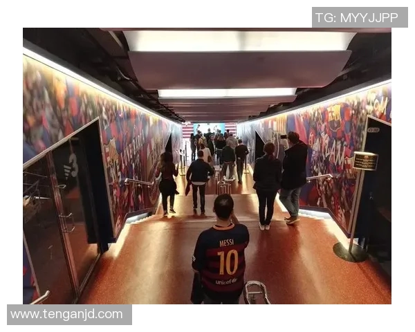 外国足球明星畅游三亚 探访热带天堂与足球魅力结合的精彩之旅 外国足球明星畅游三亚 探访热带天堂与足球魅力结合的精彩之旅